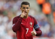 开云体育下载-赛道与球场，霍勒迪的双重接管