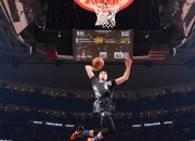 开云体育中国-步行者横扫热火，哈登扛起全队，一场团队的胜利与领袖的觉醒