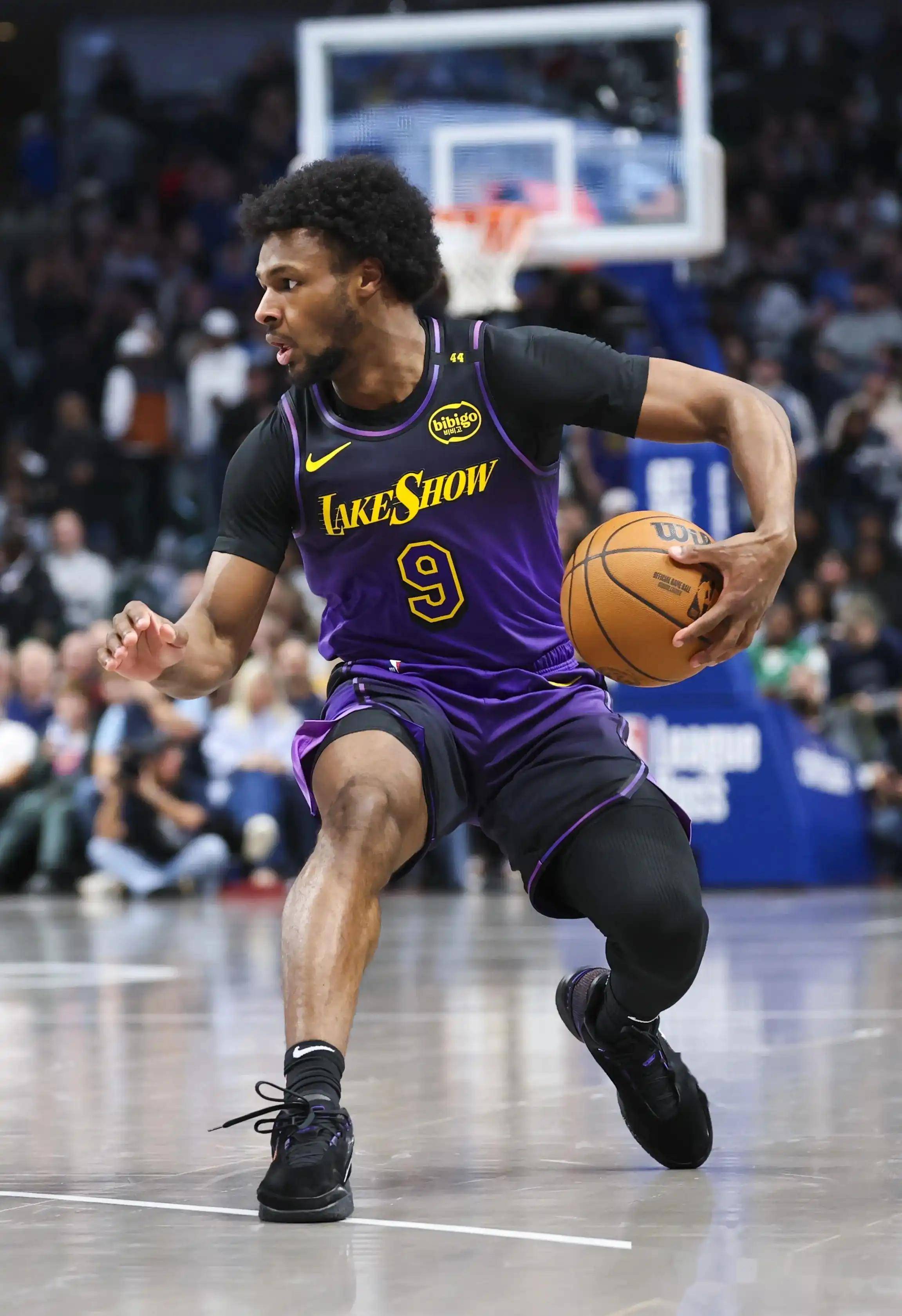 湖人B队轻取雄鹿，费沃斯三分雨点燃全场的简单介绍