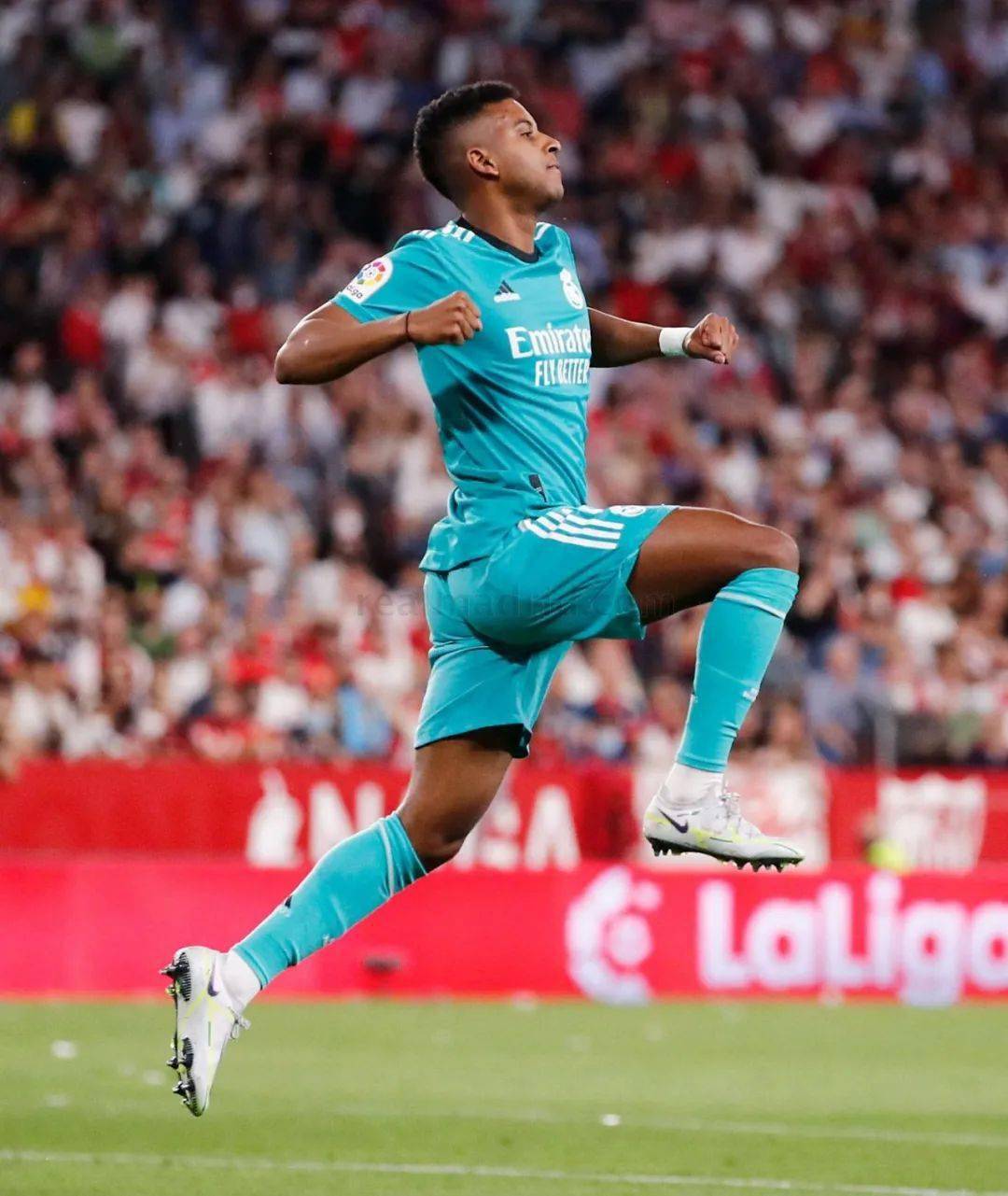 意大利爆冷丹麦，罗德里戈完成帽子戏法的简单介绍