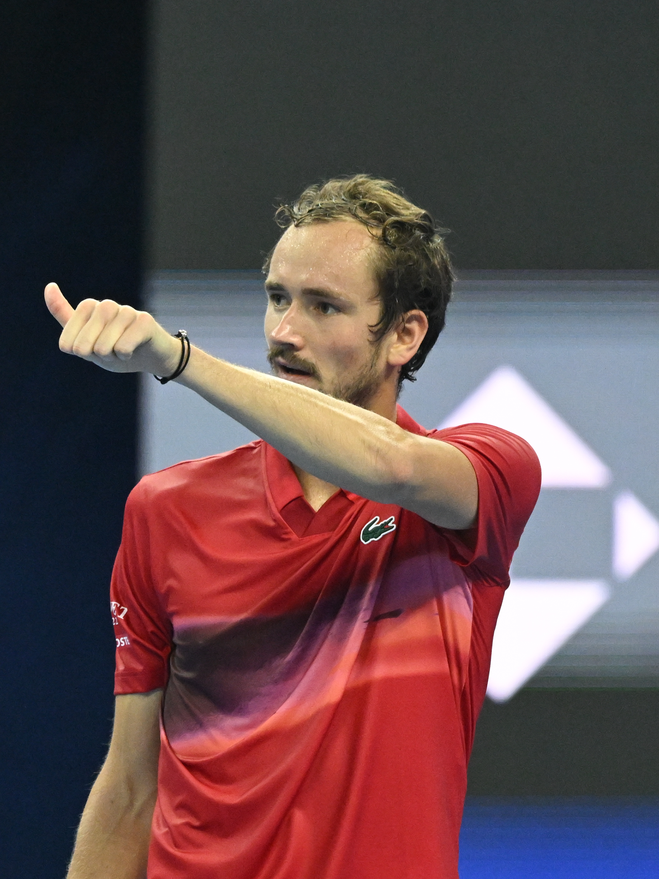 意大利网球队爆冷法国网球队，梅德韦杰夫爆发神勇的简单介绍