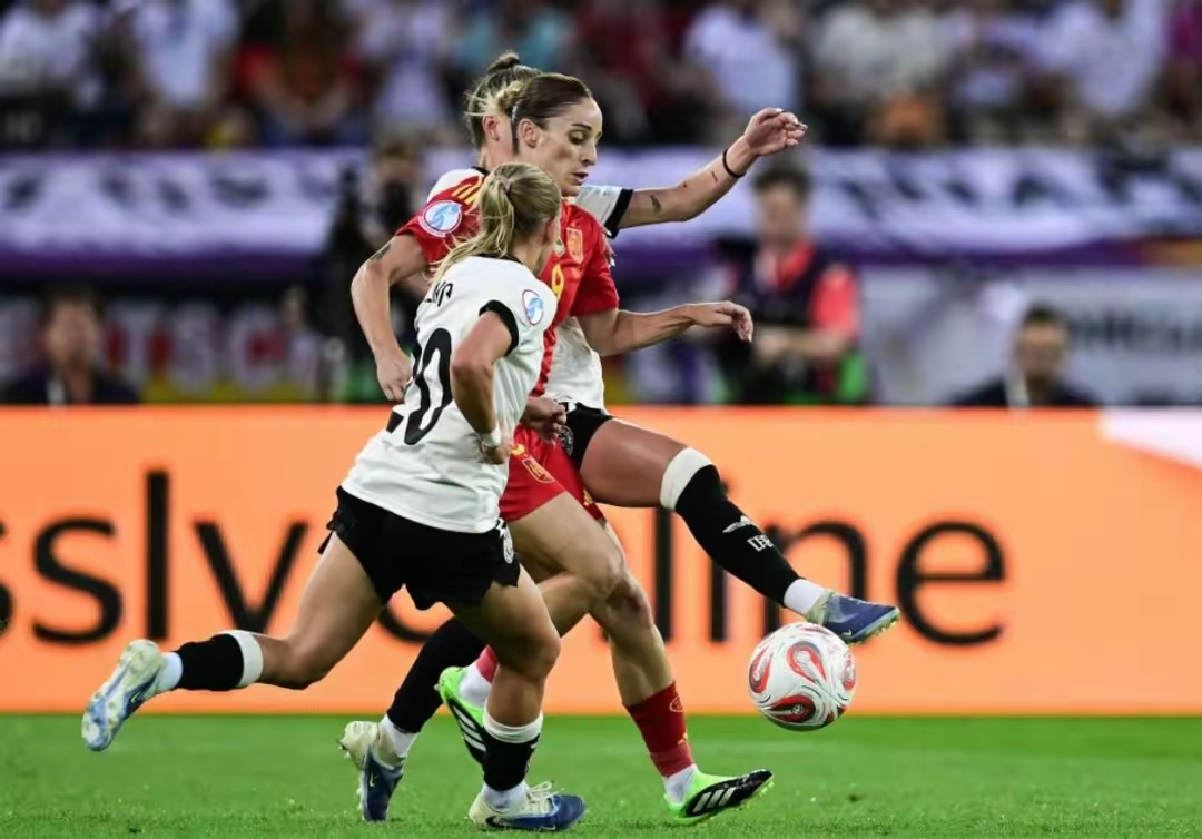 西班牙女足球员备战即将到来的比赛的简单介绍 西班牙女足球员备战即将到来的比赛的简单介绍