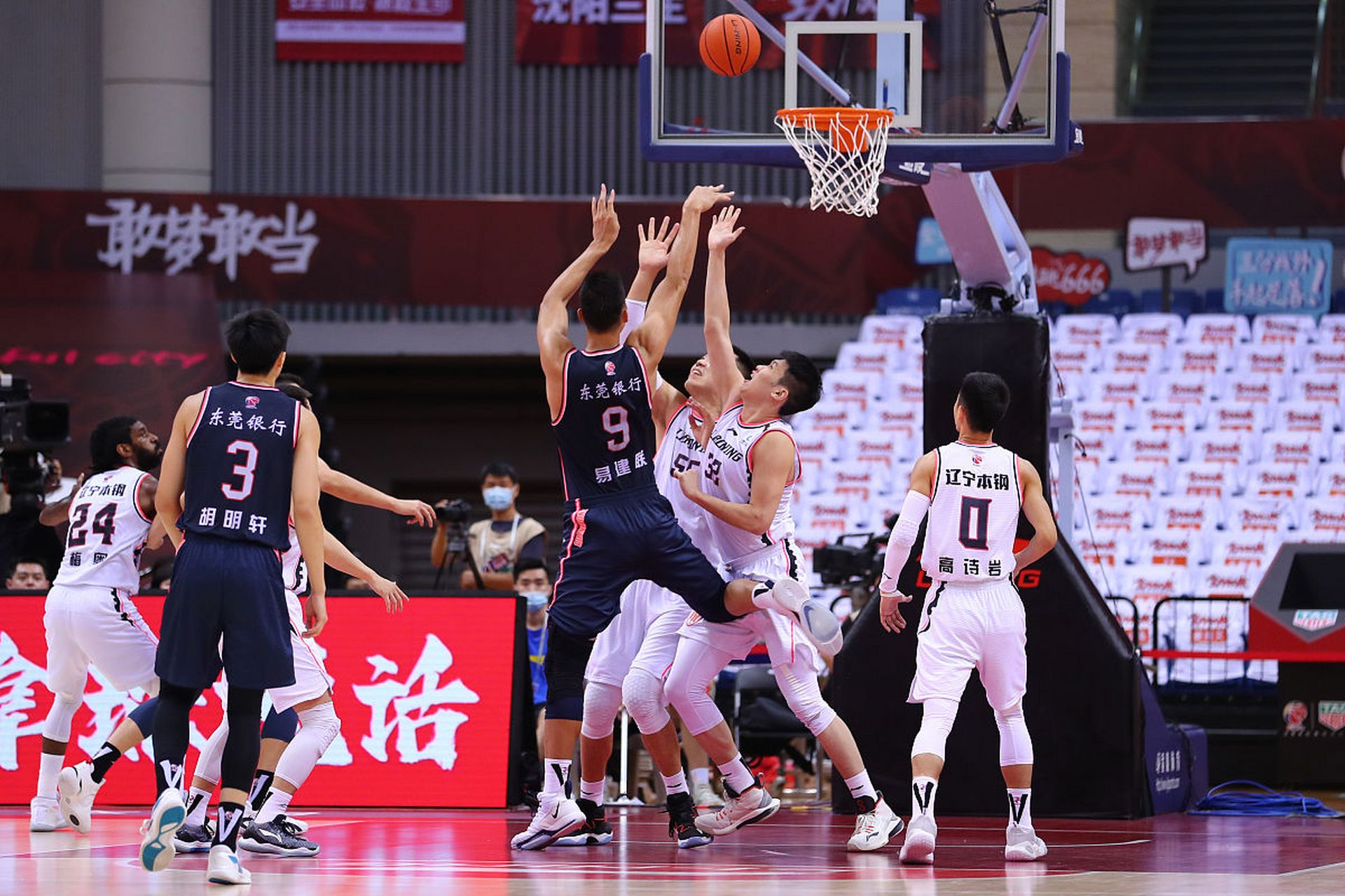 包含青海男篮在比赛中遭遇失败,球队中存在矛盾的词条 包含青海男篮在比赛中遭遇失败,球队中存在矛盾的词条