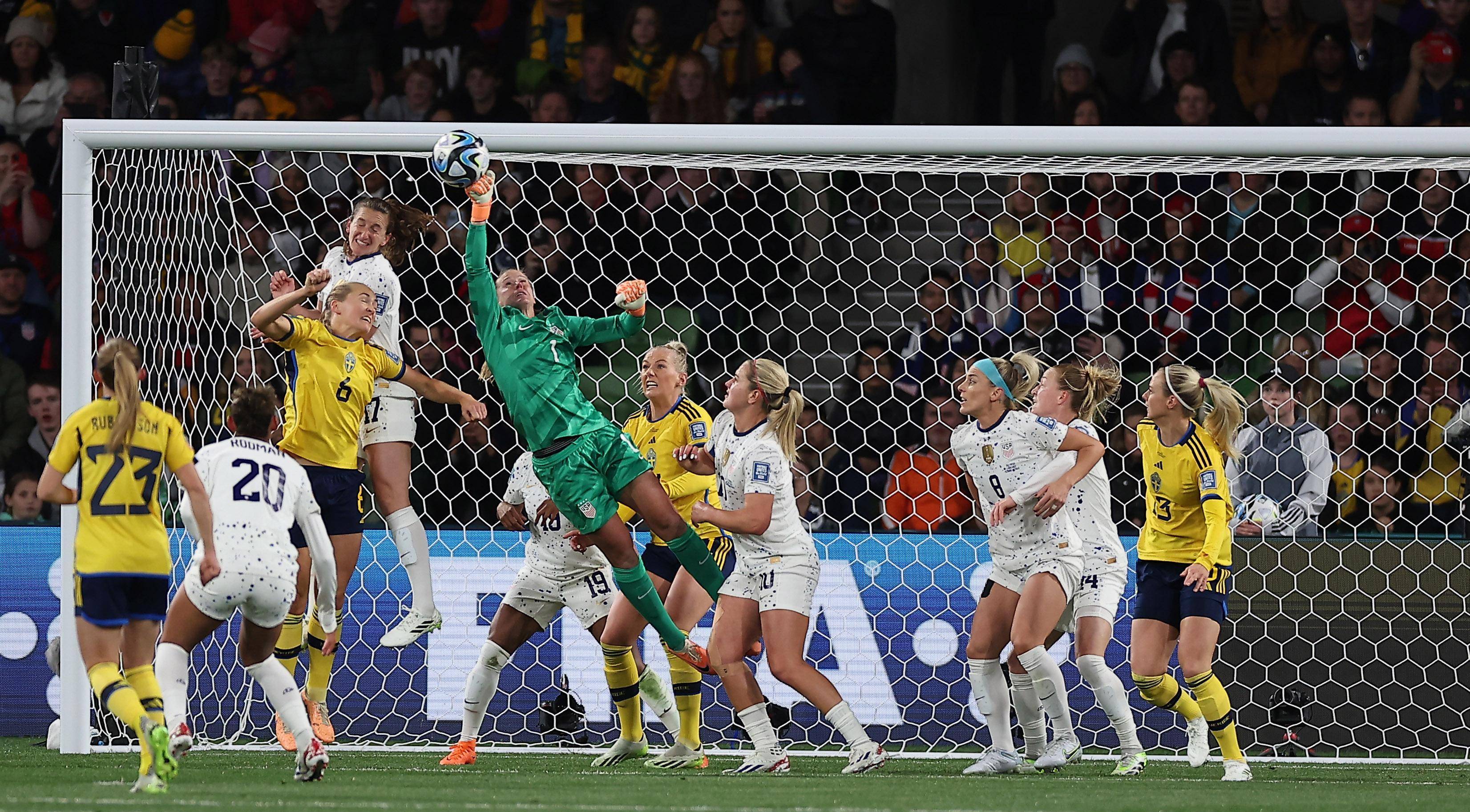 包含奥地利女足击败挪威，士气高涨的词条