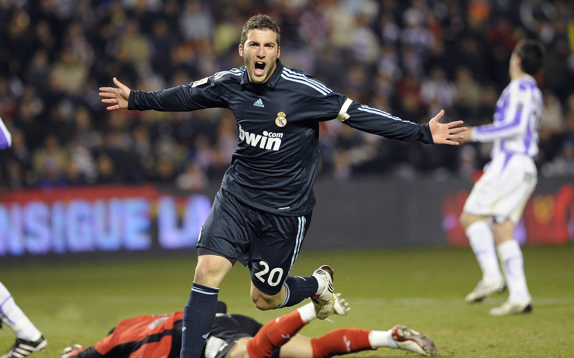 蒂亚戈,沉默的利刃,在永恒之城与雷恩的雨夜里出鞘